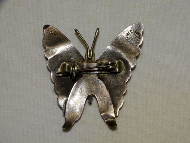 - BELLE ANCIENNE BROCHE PAPILLON EN ARGENT STERLING 925 2 PIERRES VERTES   D