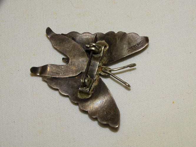 - BELLE ANCIENNE BROCHE PAPILLON EN ARGENT STERLING 925 2 PIERRES VERTES   D