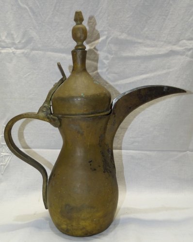 -BELLE ANCIENNE CAFETIERE VERSEUSE DALLAH CAFETIERE BEDOUINE PICHET OTTOMAN    D