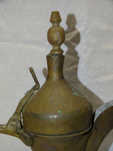-BELLE ANCIENNE CAFETIERE VERSEUSE DALLAH CAFETIERE BEDOUINE PICHET OTTOMAN    D