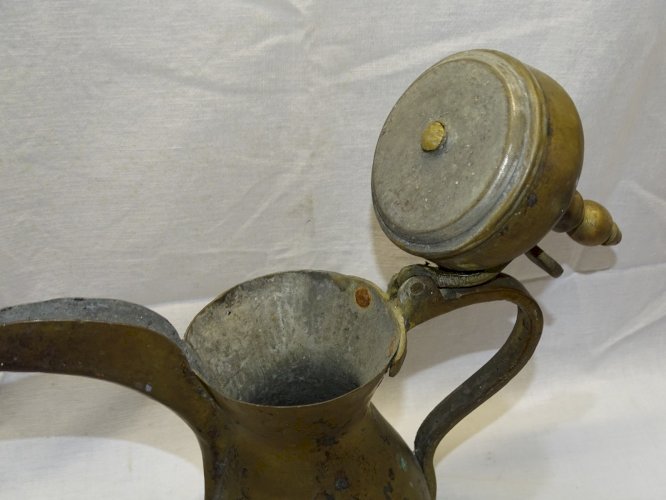 -BELLE ANCIENNE CAFETIERE VERSEUSE DALLAH CAFETIERE BEDOUINE PICHET OTTOMAN    D