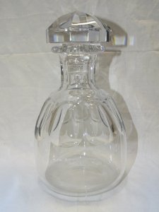 - BEAUTIFUL OLD BACCARAT WHISKY DECANTER Mod. LYAUTEY STOPPER No. decorative TABLE D