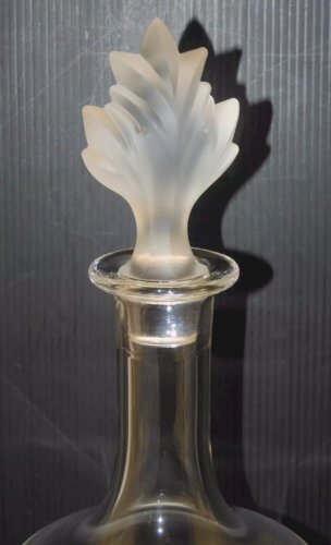 -BELLE ANCIENNE CARAFE CRISTAL SAINT LOUIS BOUCHON FEUILLE OPAQUE COLLECTION   D