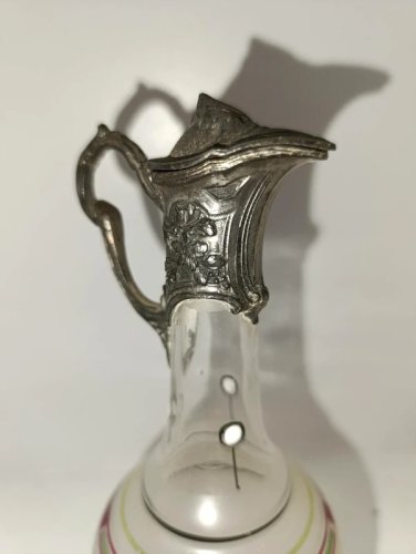 belle ancienne carafe émaillée à décor polychrome art deco , monture en étain en bon etat