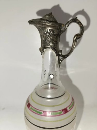 belle ancienne carafe émaillée à décor polychrome art deco , monture en étain en bon etat