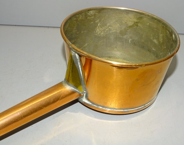 -BELLE ANCIENNE CASSOTTE LOUCHE A EAU COUADE en CUIVRE COLLECTION DECO   D