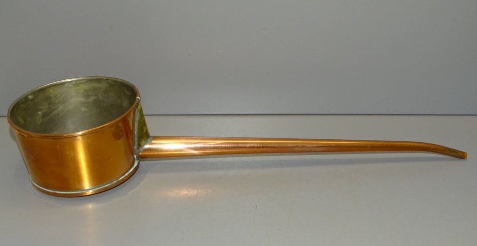 -BELLE ANCIENNE CASSOTTE LOUCHE A EAU COUADE en CUIVRE COLLECTION DECO   D