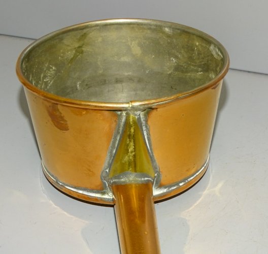 -BELLE ANCIENNE CASSOTTE LOUCHE A EAU COUADE en CUIVRE COLLECTION DECO   D