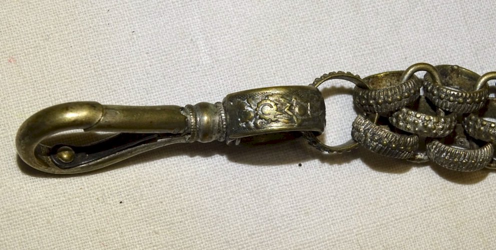 -BELLE ANCIENNE CHAINE pour DAGUE/COUTEAU LAITON Argenté COLLECTION MILITARIA  D