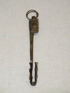 - BEAUTIFUL ANCIENT NORTH AFRICAN IRON FORGED KEY DISPLAY COLLECTION D