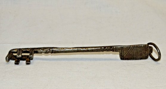 - BEAUTIFUL OLD KEY NORTH AFRICA WROUGHT IRON COLLECTION DISPLAY D