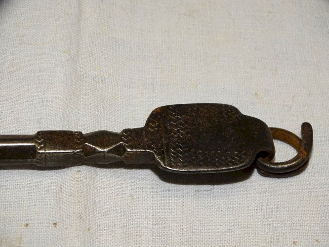 -BELLE ANCIENNE CLE AFRIQUE DU NORD FER FORGE COLLECTION déco VITRINE    D