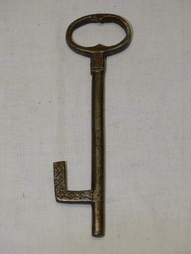 -BELLE ANCIENNE CLE AFRIQUE DU NORD FER FORGE COLLECTION déco VITRINE    D