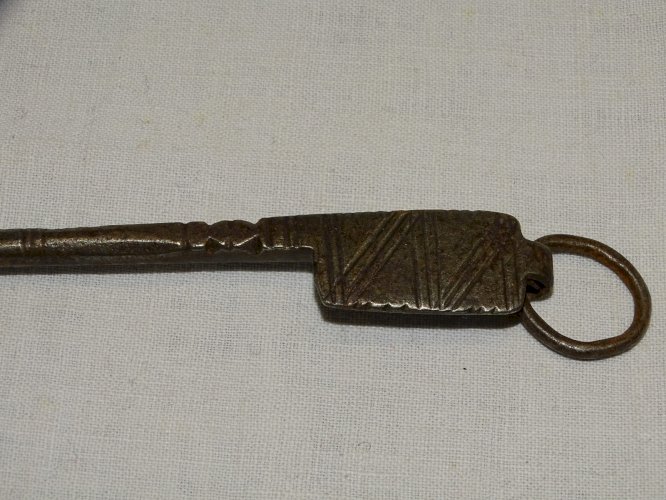 -BELLE ANCIENNE CLE AFRIQUE DU NORD FER FORGE COLLECTION déco VITRINE    D