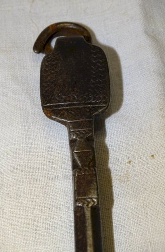 -BELLE ANCIENNE CLE AFRIQUE DU NORD FER FORGE COLLECTION déco VITRINE    D
