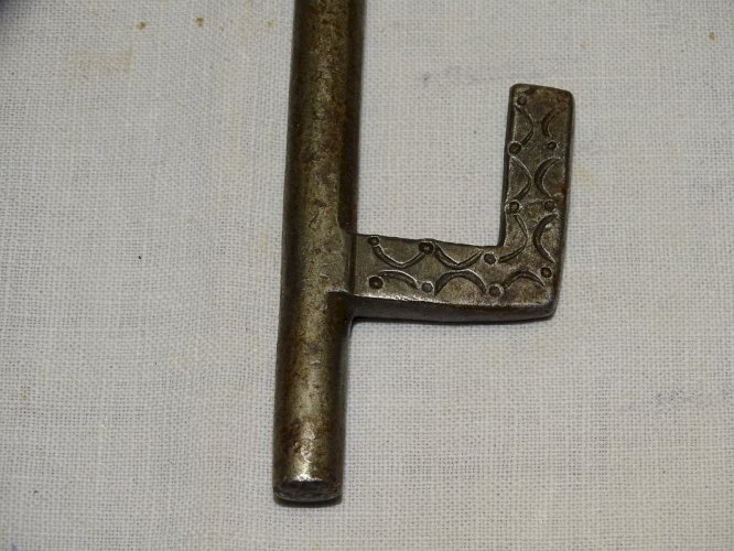 -BELLE ANCIENNE CLE AFRIQUE DU NORD FER FORGE COLLECTION déco VITRINE    D