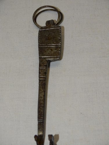 -BELLE ANCIENNE CLE AFRIQUE DU NORD FER FORGE COLLECTION déco VITRINE    D