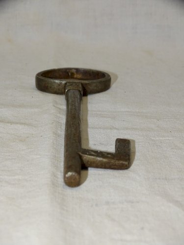 -BELLE ANCIENNE CLE AFRIQUE DU NORD FER FORGE COLLECTION déco VITRINE    D