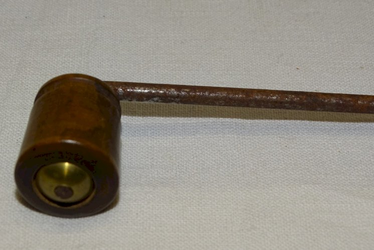 -BELLE ANCIENNE CLE CLEF DE PENDULE HORLOGE COMTOISE Carré 5,3 x 5,3 mm   D