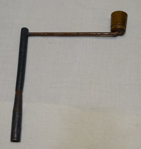 -BELLE ANCIENNE CLE CLEF DE PENDULE HORLOGE COMTOISE Carré 5,3 x 5,3 mm   D