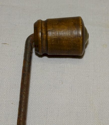 -BELLE ANCIENNE CLE CLEF DE PENDULE HORLOGE COMTOISE Carré 5,3 x 5,3 mm   D