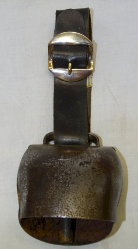 -BELLE ANCIENNE CLOCHE de CHEVRE SUISSE 1969 2/0 COLLIER CUIR COLLECTION    D