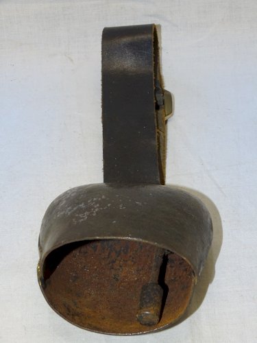 -BELLE ANCIENNE CLOCHE de CHEVRE SUISSE 1969 2/0 COLLIER CUIR COLLECTION    D