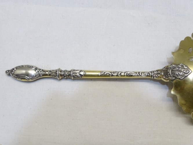 -BELLE ANCIENNE CUILLERE A FRAISES ARGENT poinçon MINERVE TITRE 2