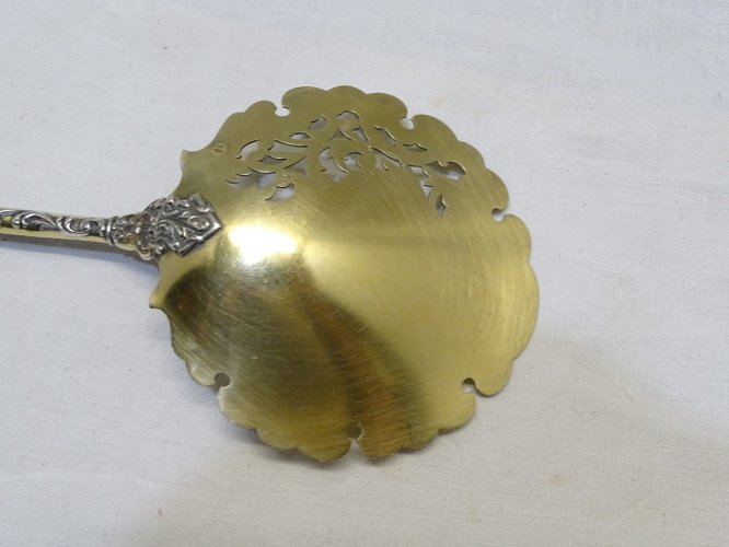 -BELLE ANCIENNE CUILLERE A FRAISES ARGENT poinçon MINERVE TITRE 2