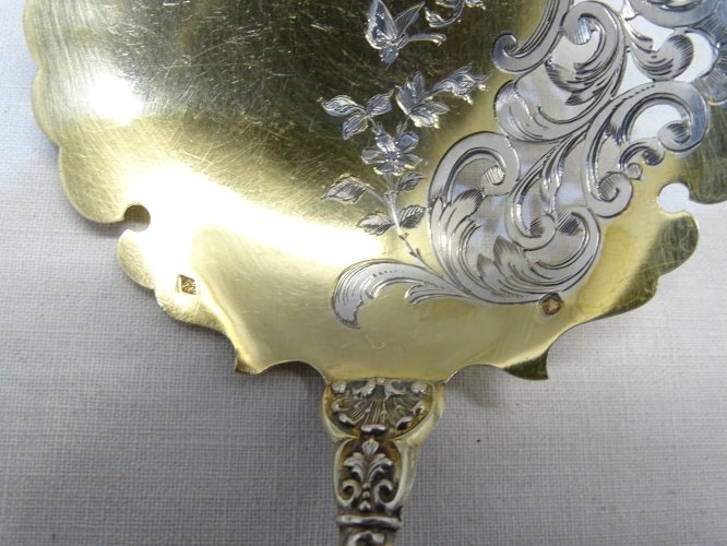 -BELLE ANCIENNE CUILLERE A FRAISES ARGENT poinçon MINERVE TITRE 2