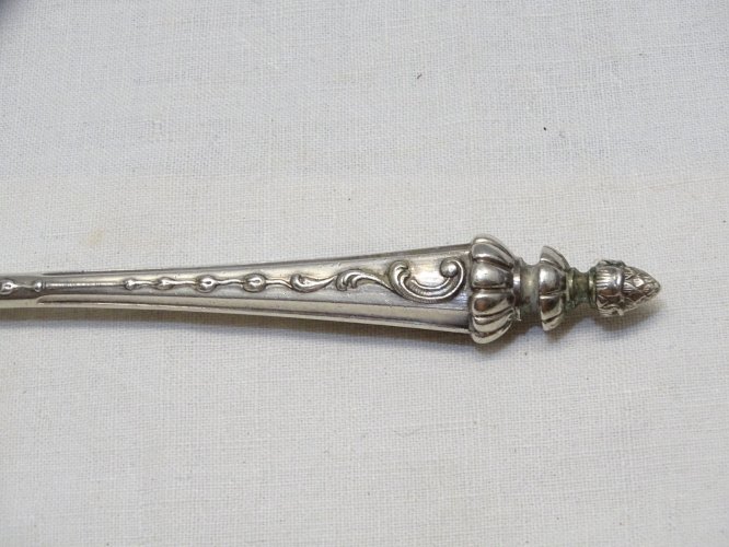 -BELLE ANCIENNE CUILLERE A SAUPOUDRER ARGENT poinçon Tête Sanglier 800e   D