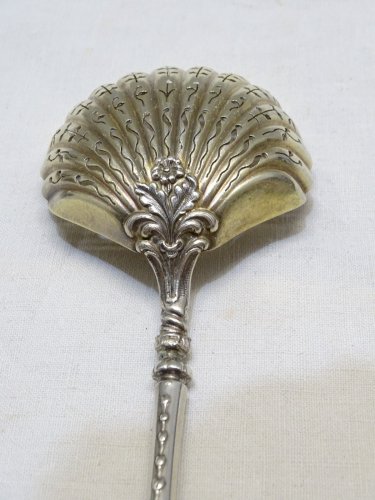 -BELLE ANCIENNE CUILLERE A SAUPOUDRER ARGENT poinçon Tête Sanglier 800e   D