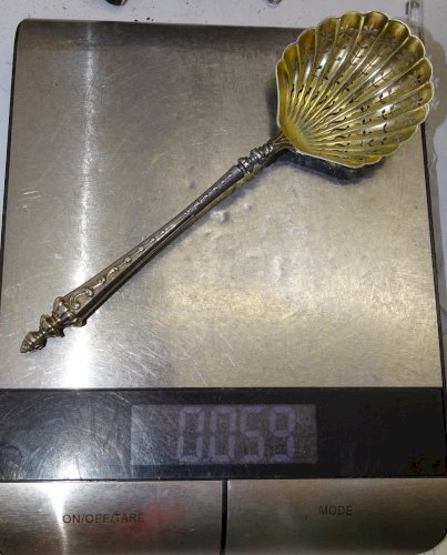 -BELLE ANCIENNE CUILLERE A SAUPOUDRER ARGENT poinçon Tête Sanglier 800e   D