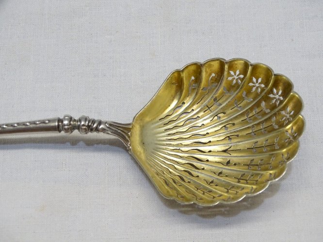 -BELLE ANCIENNE CUILLERE A SAUPOUDRER ARGENT poinçon Tête Sanglier 800e   D