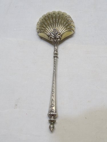 -BELLE ANCIENNE CUILLERE A SAUPOUDRER ARGENT poinçon Tête Sanglier 800e   D