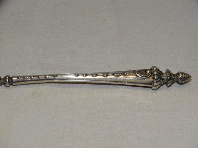 -BELLE ANCIENNE CUILLERE A SAUPOUDRER ARGENT poinçon Tête Sanglier 800e   D