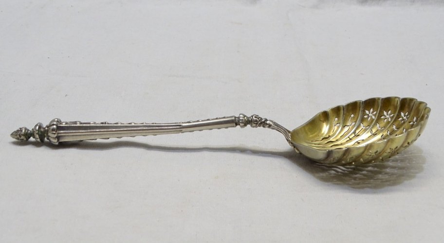 -BELLE ANCIENNE CUILLERE A SAUPOUDRER ARGENT poinçon Tête Sanglier 800e   D