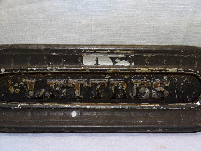 -BELLE ANCIENNE ENTREE BOITE AUX LETTRES EN FONTE DECO PORTE D'ENTREE    D