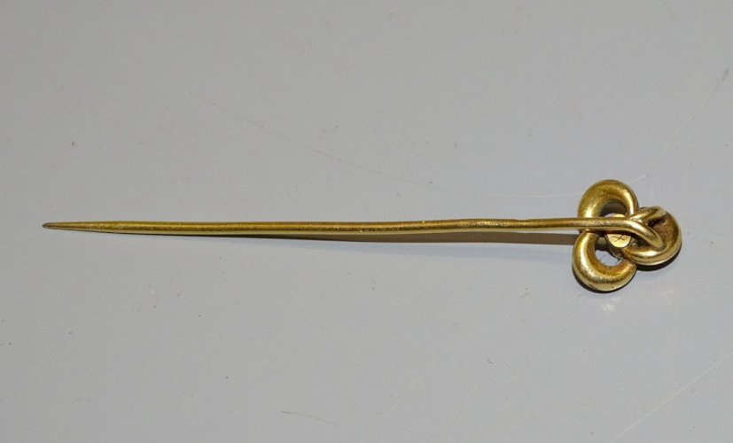 -BELLE ANCIENNE EPINGLE A CRAVATTE  Poinçon FIX avec 1 Pierre ROUGE au CENTRE  D