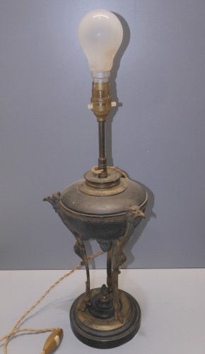 -BELLE ANCIENNE LAMPE A PETROLE NAPOLEON III  3 PIEDS TETES & PATTES D'AIGLE   D