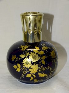 -BELLE ANCIENNE LAMPE BERGER BLEU DE FOUR GROS BOUQUET FLEURS DOREES OR   D