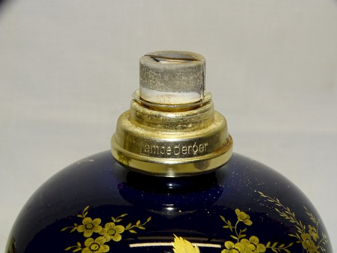 -BELLE ANCIENNE LAMPE BERGER BLEU DE FOUR GROS BOUQUET FLEURS DOREES OR   D