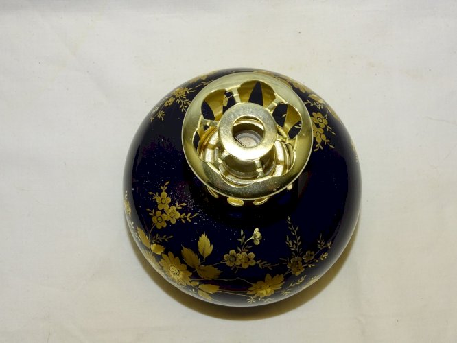 -BELLE ANCIENNE LAMPE BERGER BLEU DE FOUR GROS BOUQUET FLEURS DOREES OR   D