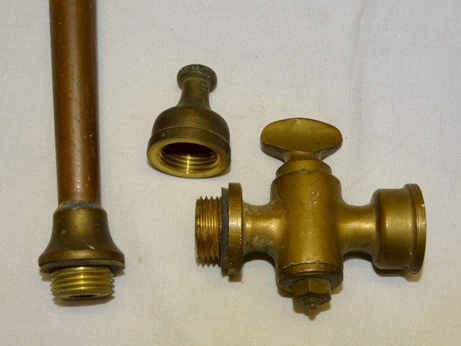 - BELLE ANCIENNE LANCE A INCENDIE POMPIERS CUIVRE et LAITON  COLLECTION    D