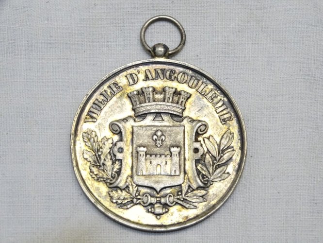 -BELLE ANCIENNE MEDAILLE ARGENT MASSIF CONCOURS MUSICAL ANGOULEME 1893