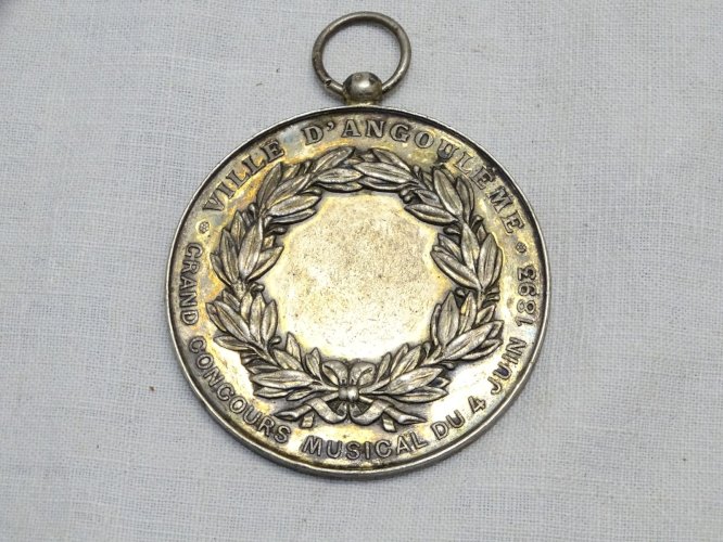 -BELLE ANCIENNE MEDAILLE ARGENT MASSIF CONCOURS MUSICAL ANGOULEME 1893