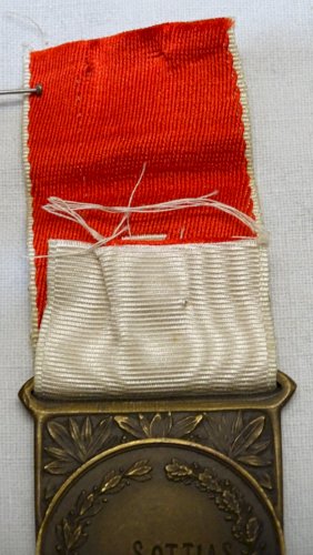 -BELLE ANCIENNE MEDAILLE CROIX ROUGE ATTRIBUEE collection vitrine   D