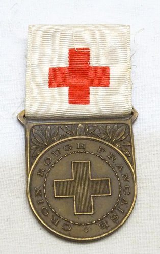 -BELLE ANCIENNE MEDAILLE CROIX ROUGE ATTRIBUEE collection vitrine   D