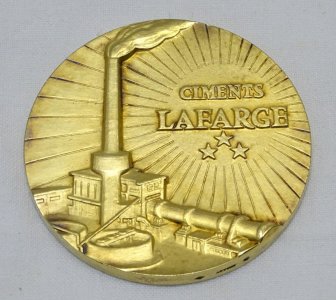 -BELLE ANCIENNE MEDAILLE DU MERITE VERMEIL CIMENTS LAFARGE ATTRIBUEE 40 ans   D