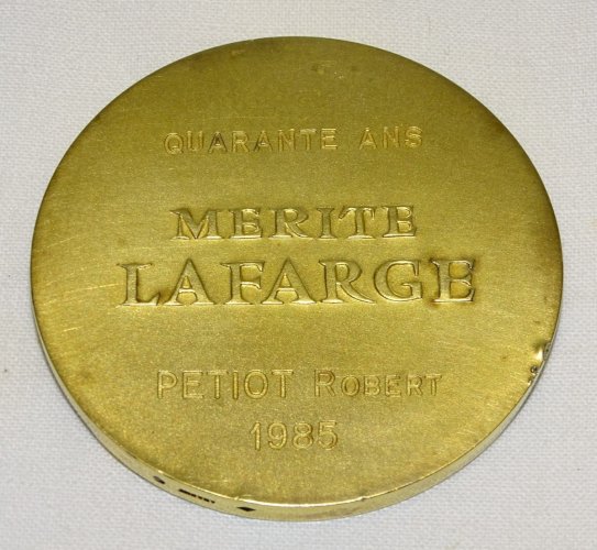 -BELLE ANCIENNE MEDAILLE DU MERITE VERMEIL CIMENTS LAFARGE ATTRIBUEE 40 ans   D